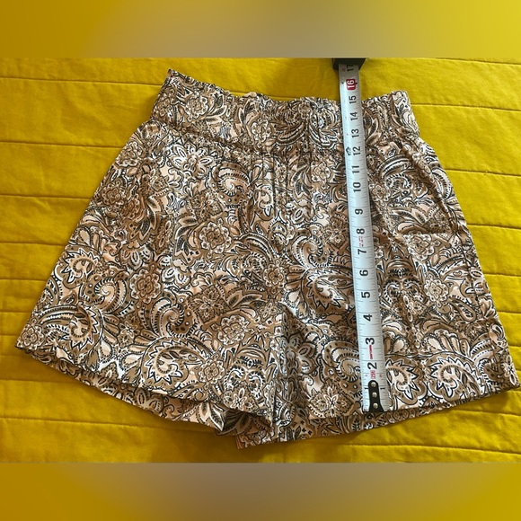 NWT - J Crew Pull-On Paisley Shorts (3.5” inseam) - Picture 3 of 9